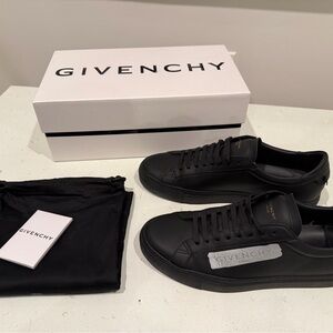 Givenchy Men's Black Leather Sneakers
